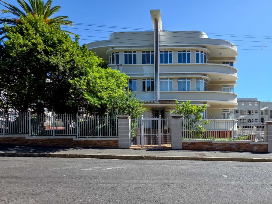 To Let 3 Bedroom Property for Rent in Gardens Western Cape